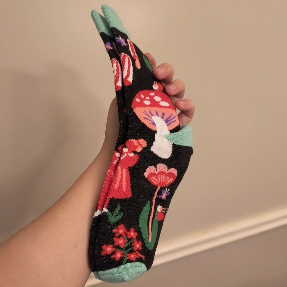 Adorable Colorful Mushroom Pattern High Rise Socks-Red, Pink,Green,and Black